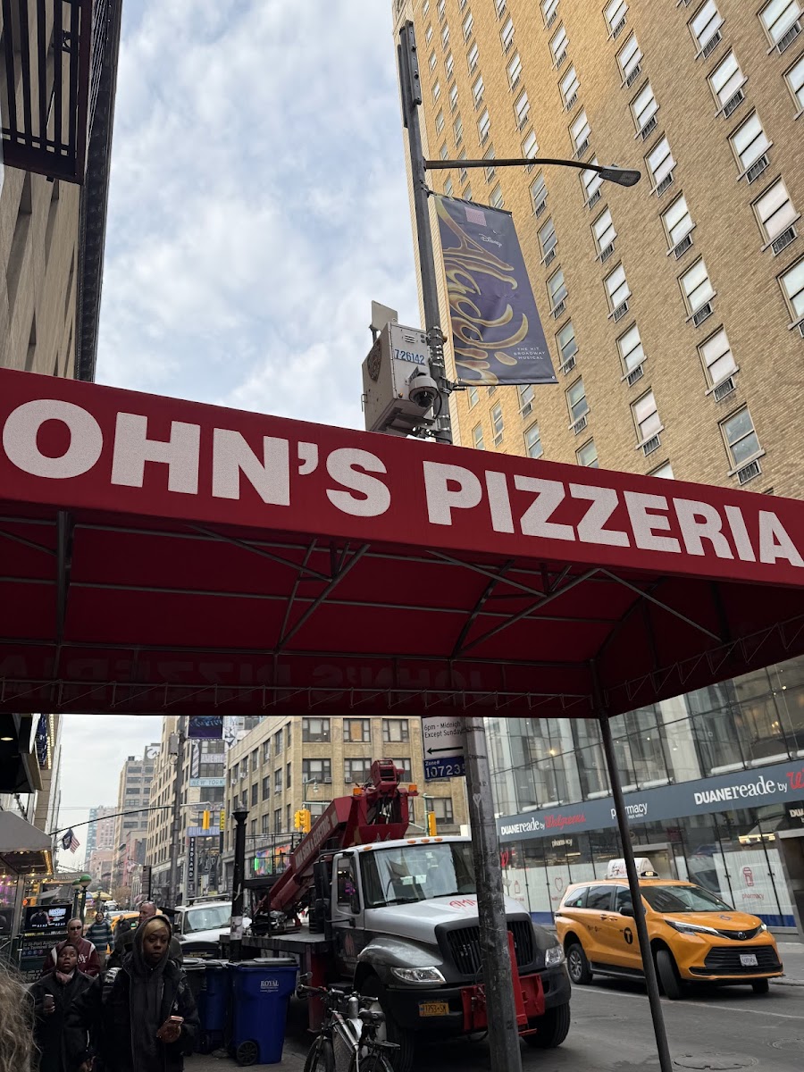 John's Pizzeria Of Times Square-3